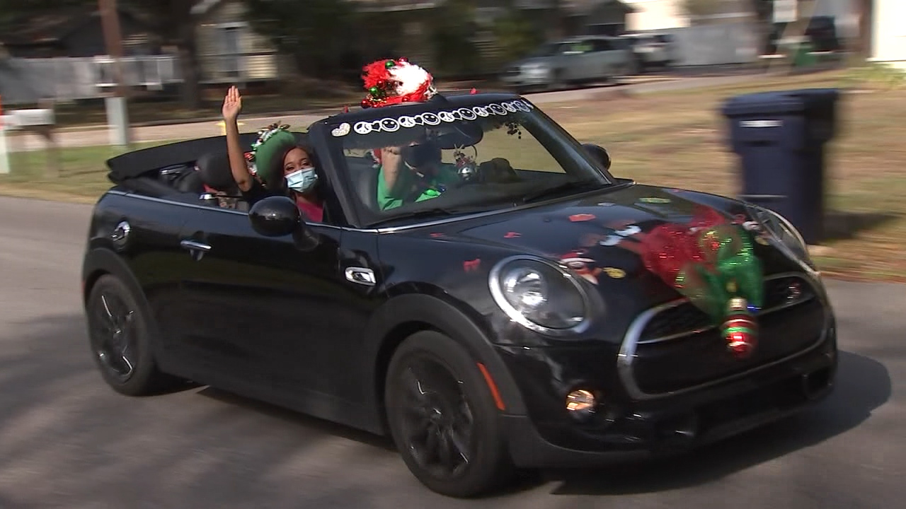 Great Rides: Holiday-themed Mini Cooper