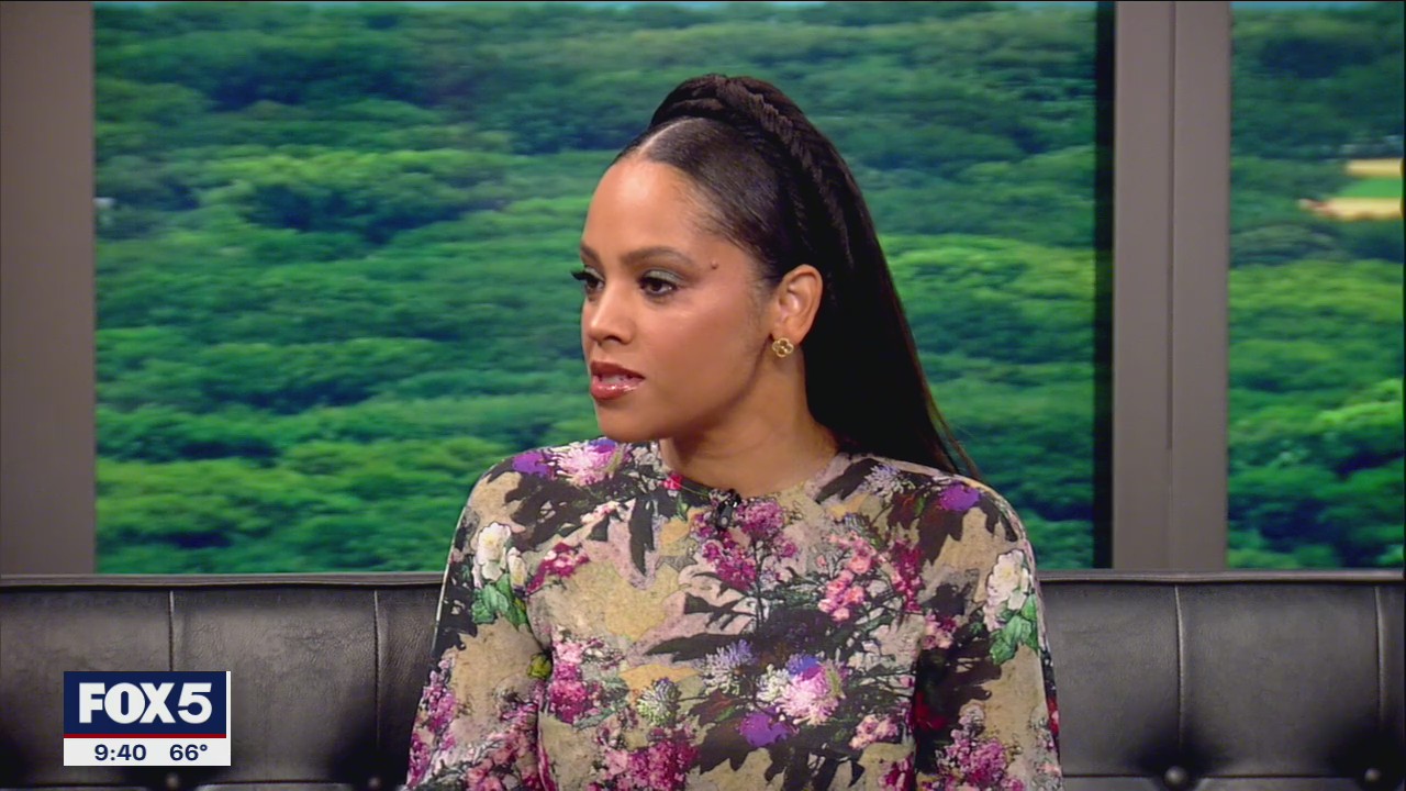Does actress Bianca Lawson feel gorgeous?