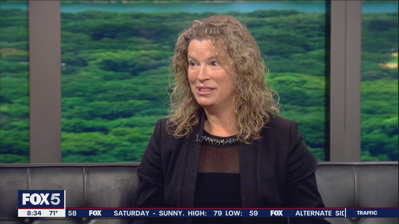 'Incredibly touched' Visitors flock to British embassy in NY after queen's passing