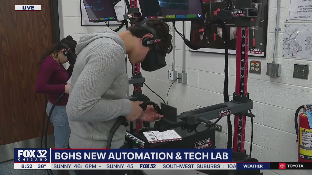 Students at Buffalo Grove HS handle state-of-the-art technology in new innovation lab