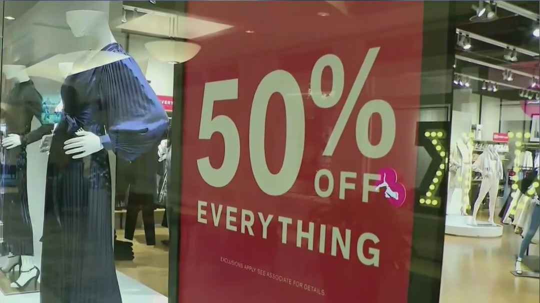 Stores slash prices, holiday shoppers search for deals amid rising ...