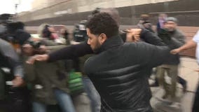 Jussie Smollett leaves jail while being swarmed by media