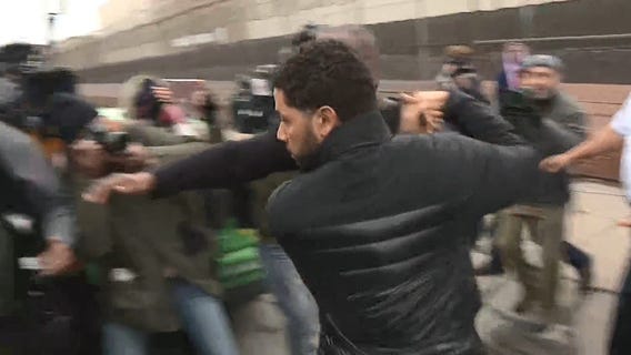 Jussie Smollett leaves jail while being swarmed by media