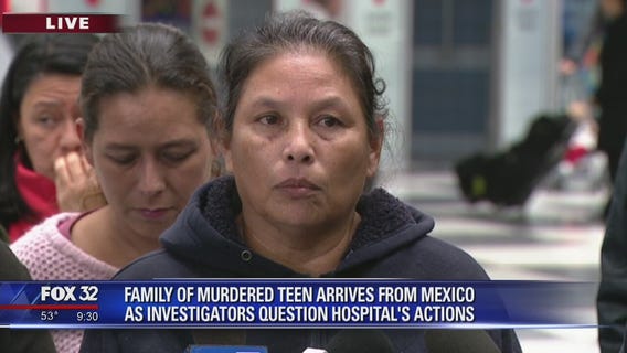 Family of Marlen Ochoa-Lopez arrives in Chicago from Mexico (930)