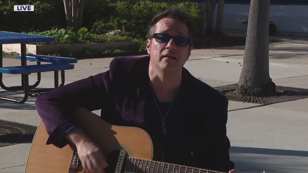 Alex Lopez plays live in Palm Court