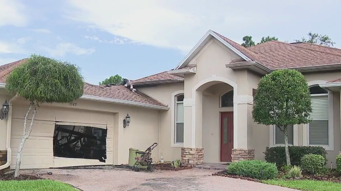Lightning strike sparks house fire in Spring Hill