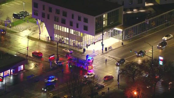 1 killed, 1 gravely injured in Chicago crash