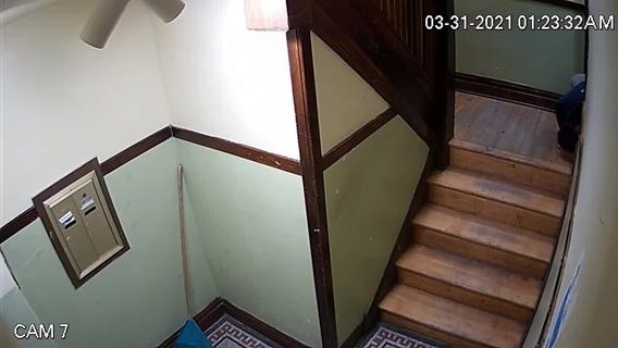 Video shows off-duty Chicago cop shooting home intruder