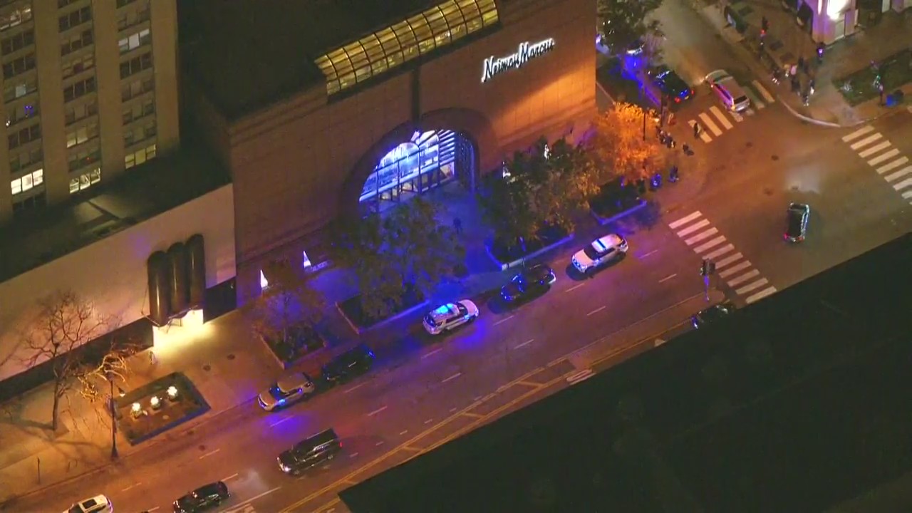 Chicago police activity at downtown Neiman Marcus