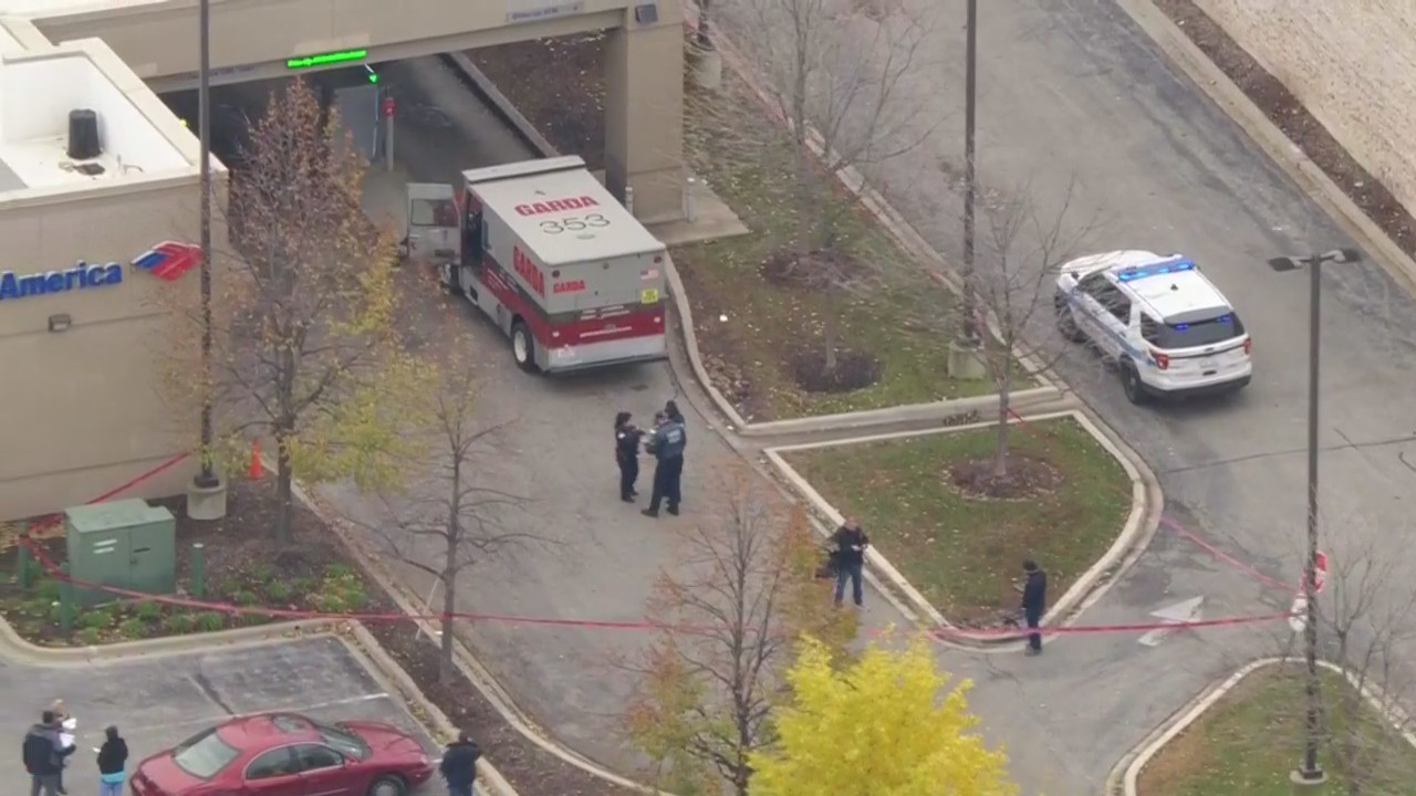 2 armored car drivers shot during robbery in Chicago | FOX 32 Chicago