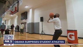 Obama surprises student athletes in Chicago, shoots some hoops