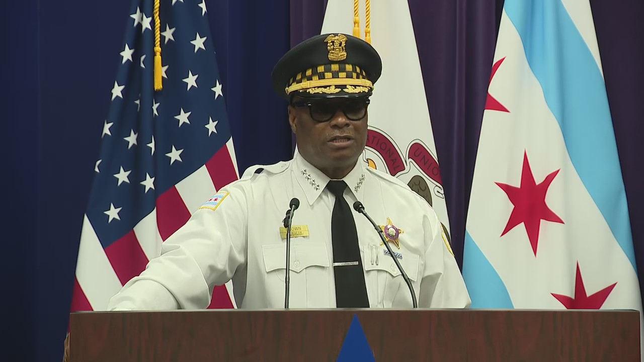 Naked woman attacks Chicago police officer, steals squad car and crashes on West Side