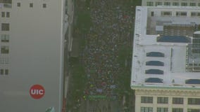 Thousands protest overturning of Roe v. Wade in Chicago