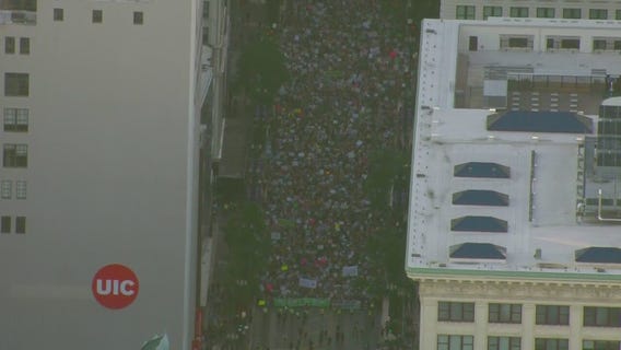 Thousands protest overturning of Roe v. Wade in Chicago