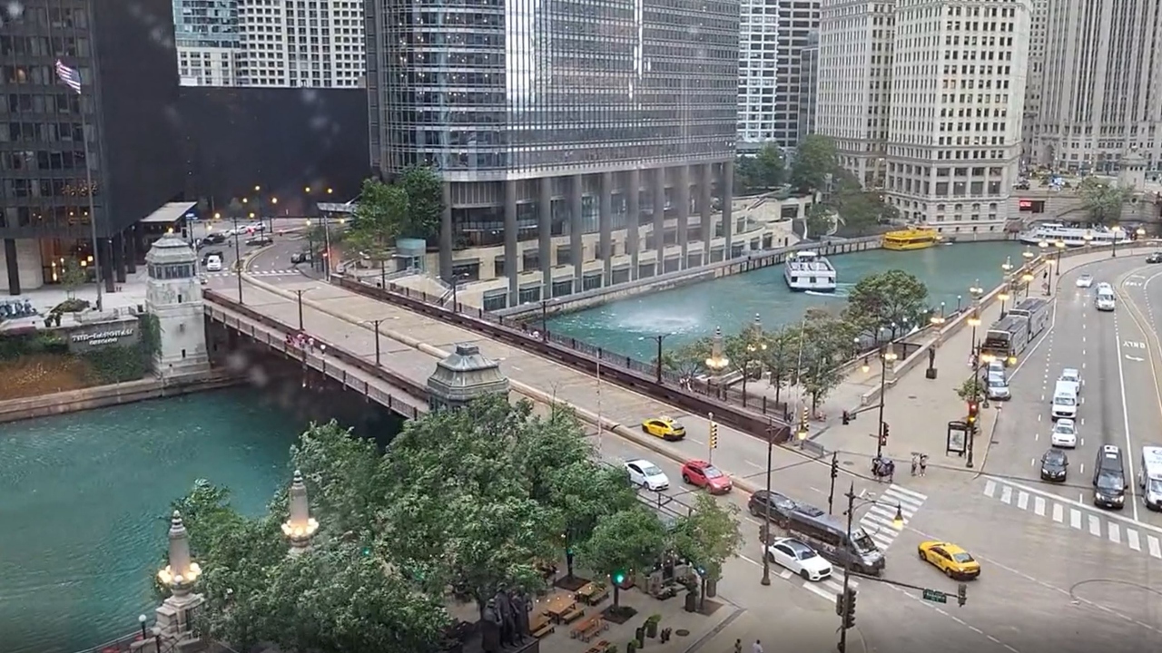 Whirlwind forms on Chicago River