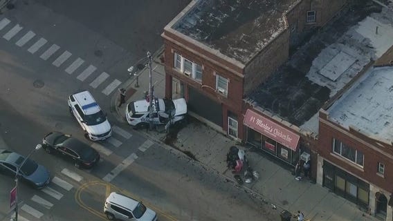 2 Chicago cops injured in South Side crash