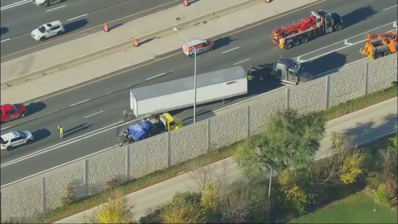 1 dead in I-55 crash involving semi-truck