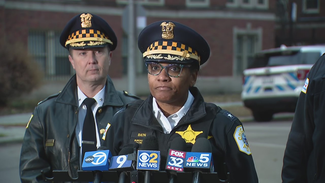Chicago police provide new details after 2 found dead, toddler unharmed in South Side Home