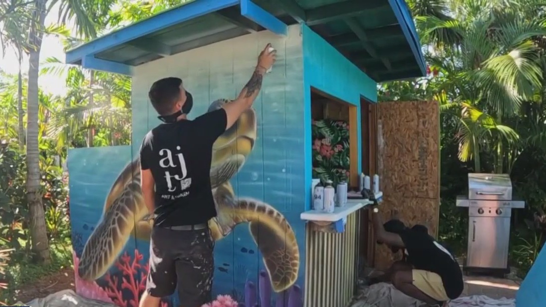 Retired minor league ballplayer creates murals