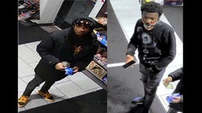 Chicago police seek 2 suspects wanted for murder