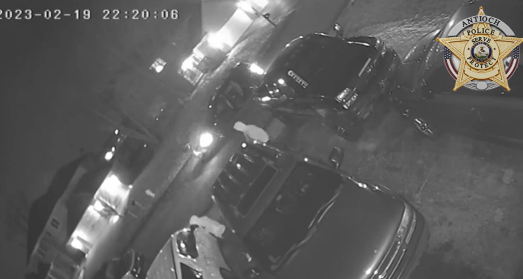 Armed suspects burglarizing vehicles in Chicago suburb