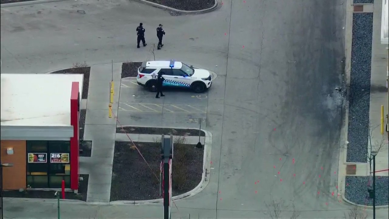 Armored truck guard shot outside Wendy's during robbery attempt