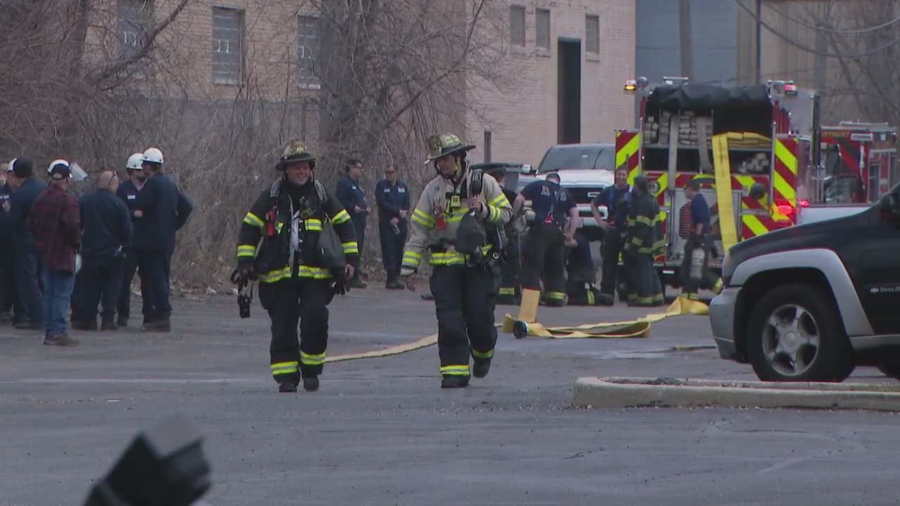Des Plaines chemical fire hospitalizes employee