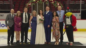 Chicago Blackhawks fans tie the knot at United Center