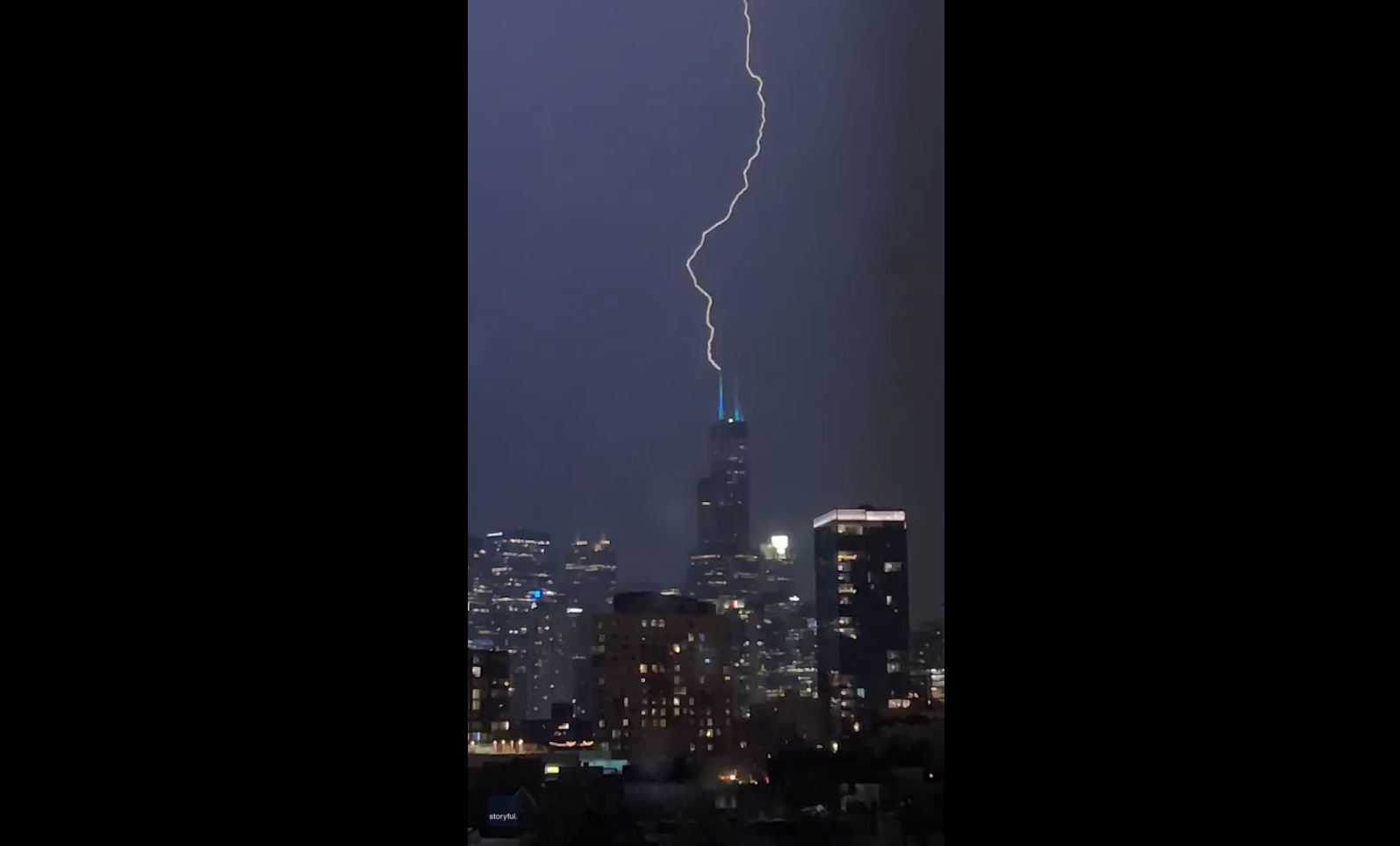WATCH: Lightning strikes Chicago's Willis Tower