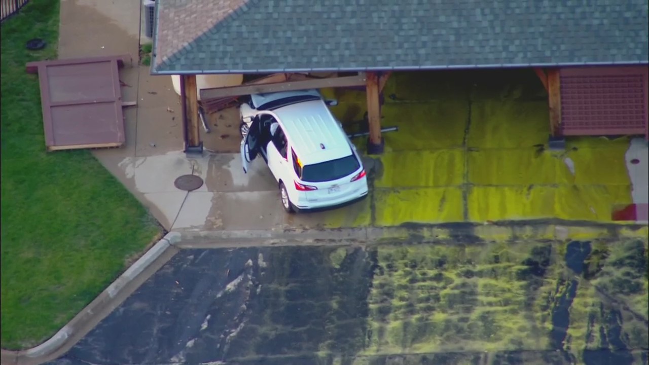 Vehicle crashes into building