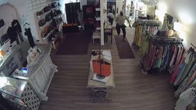 Video shows burglary at Kelsey's Boutique in Hinsdale