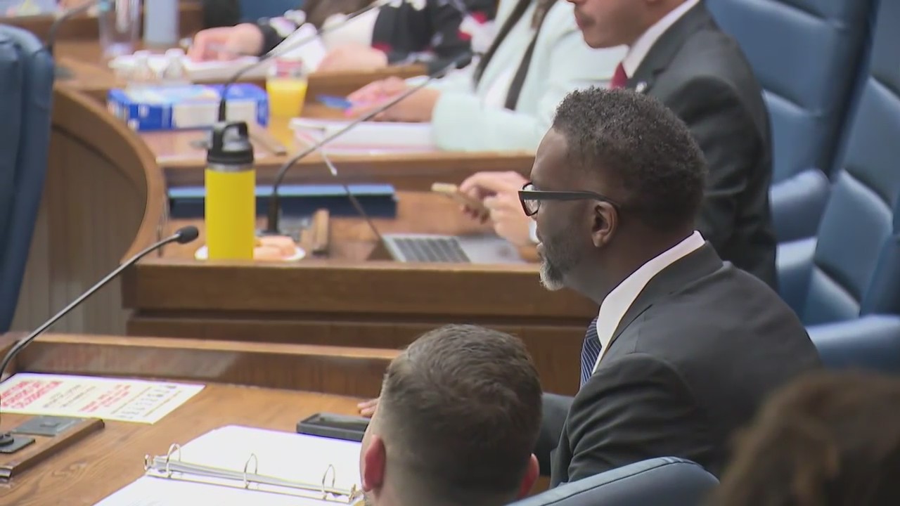 Cook County Board opens application process for filling Johnson's vacant seat