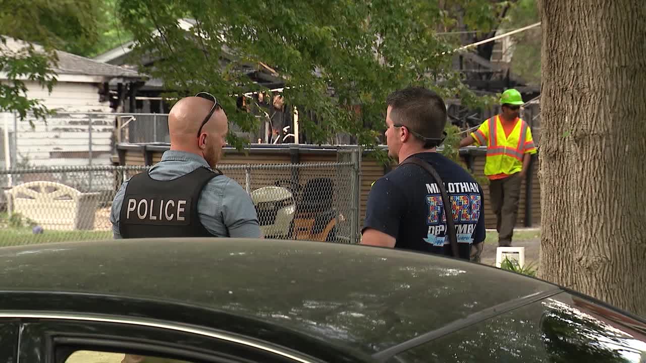 Midlothian fire damages several garages