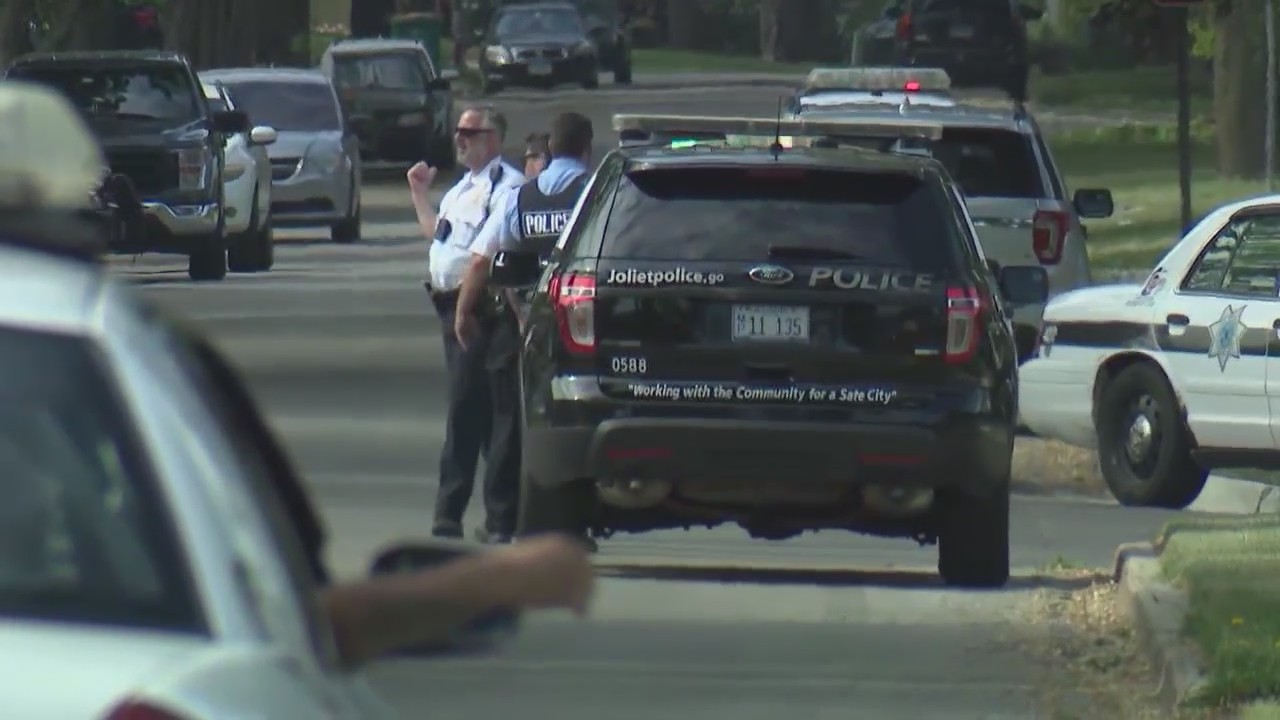 Chicago suburb told residents to shelter in place amid police search