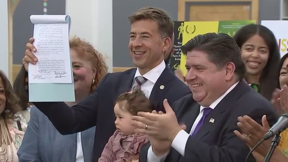 Illinois becomes first state to ban book bans