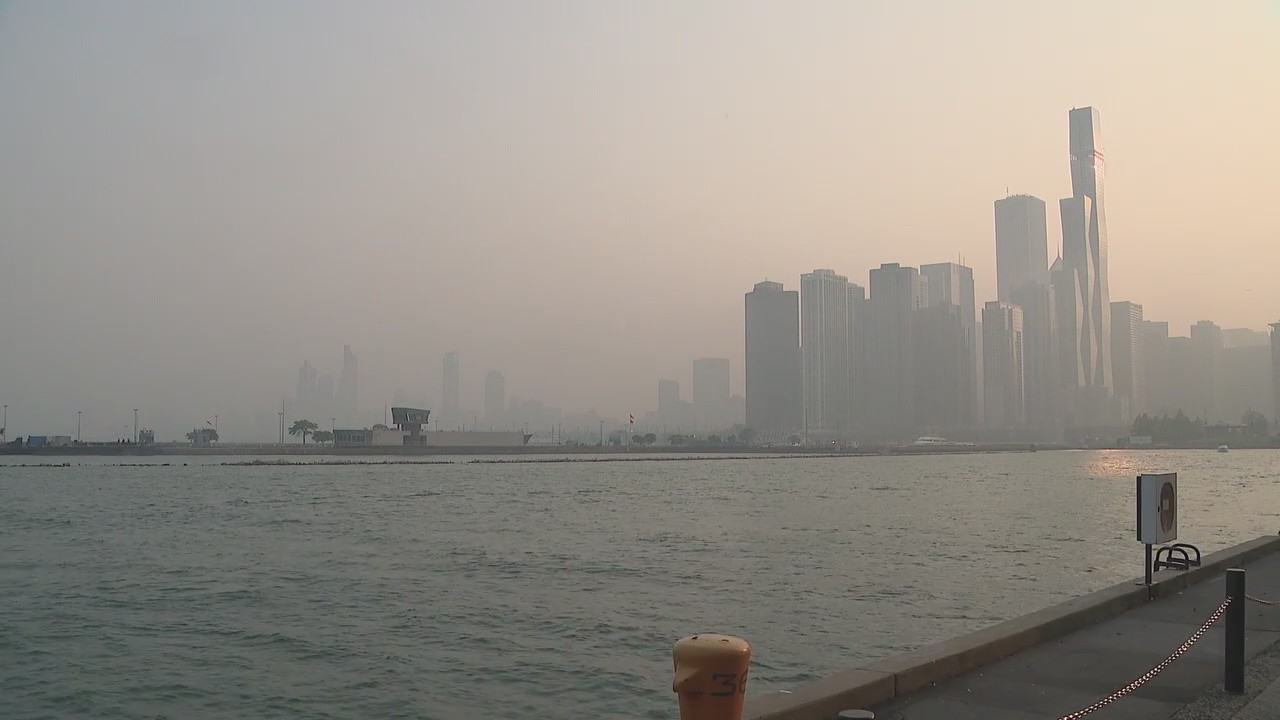 Pediatricians urge parents to monitor children's symptoms amid Chicago's smoke-filled skies