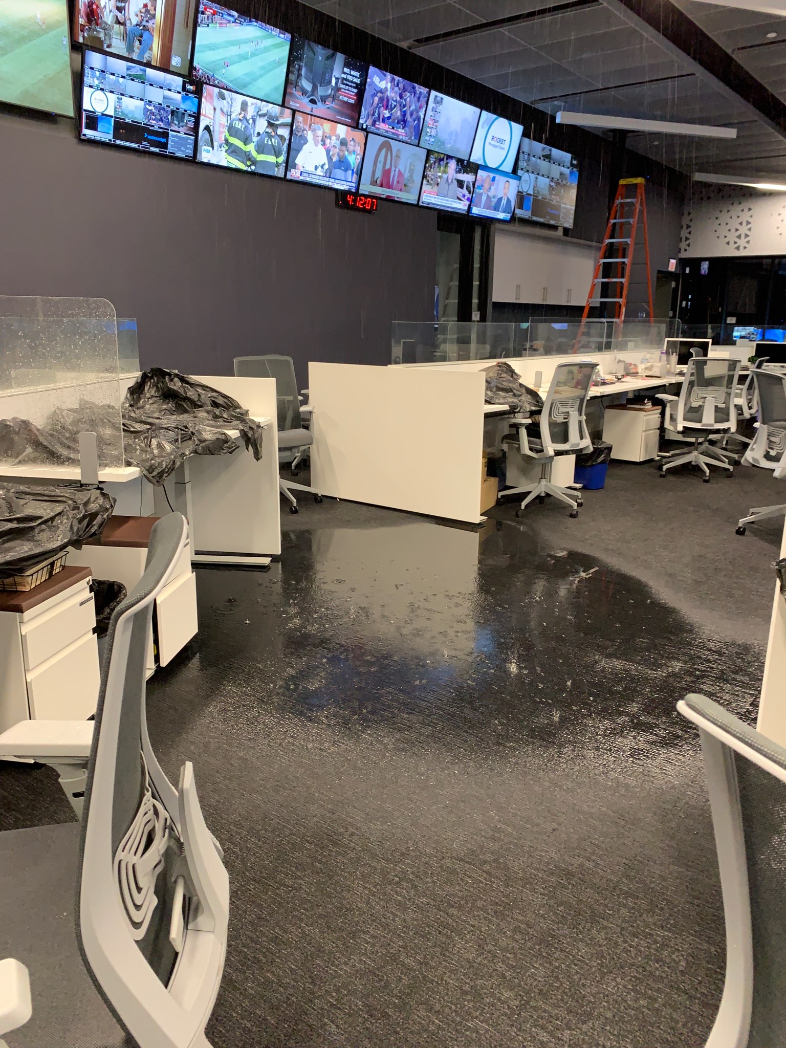 FOX 32 Chicago newsroom among many locations in Chicago flooded by heavy rains