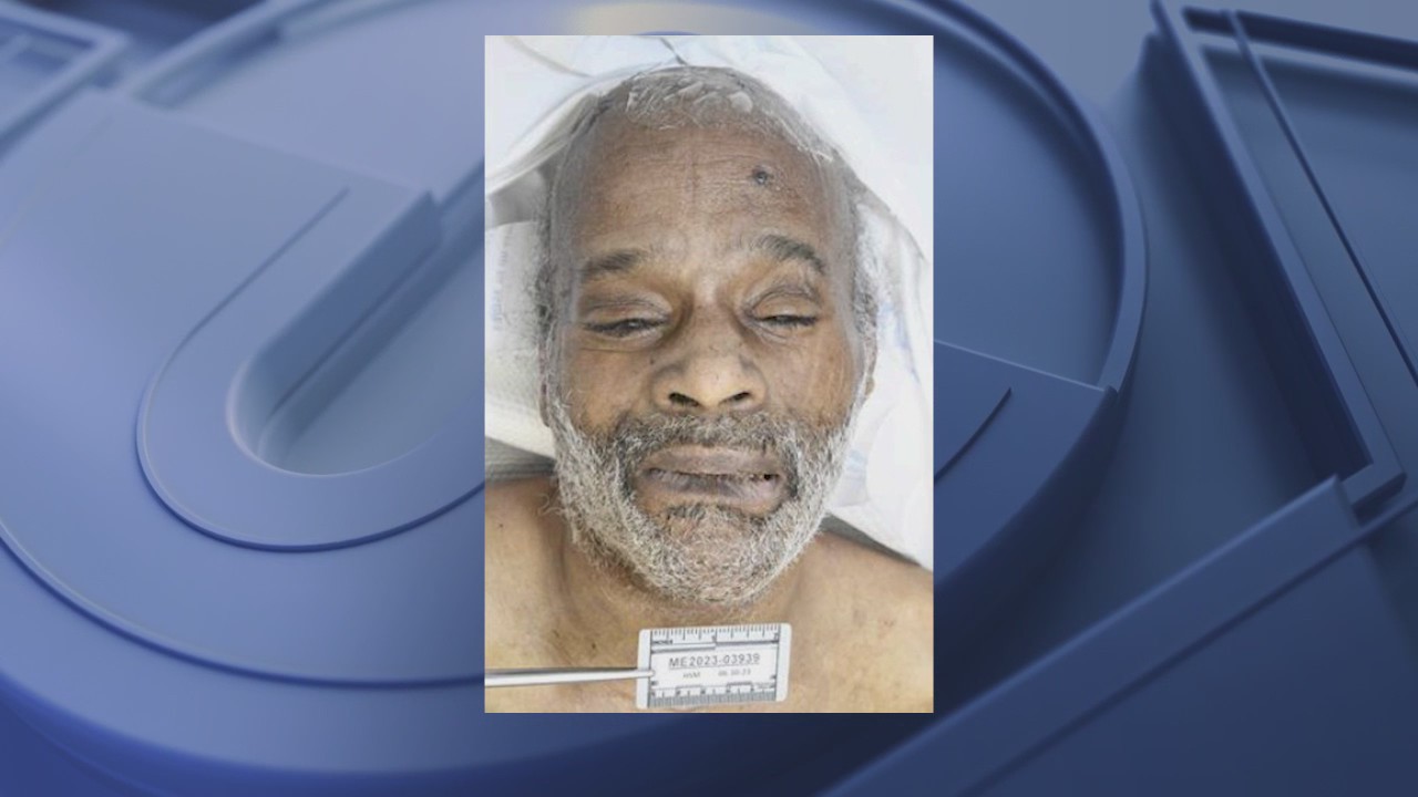 Chicago police work to identify man who died at hospital