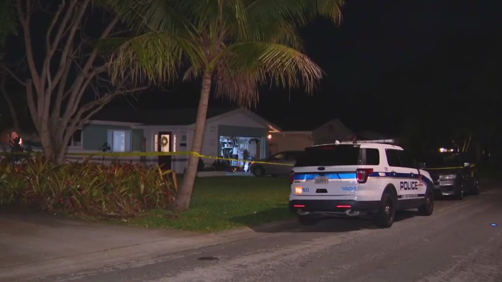 Man charged with murder of wife, chased ambulance