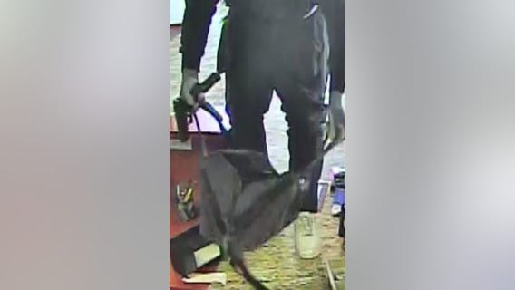 Video shows armed suspect hop on counter at bank, steal money