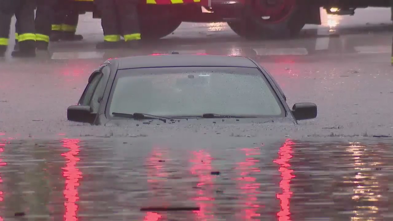 Heavy rain, flooding causing headaches for Chicago drivers