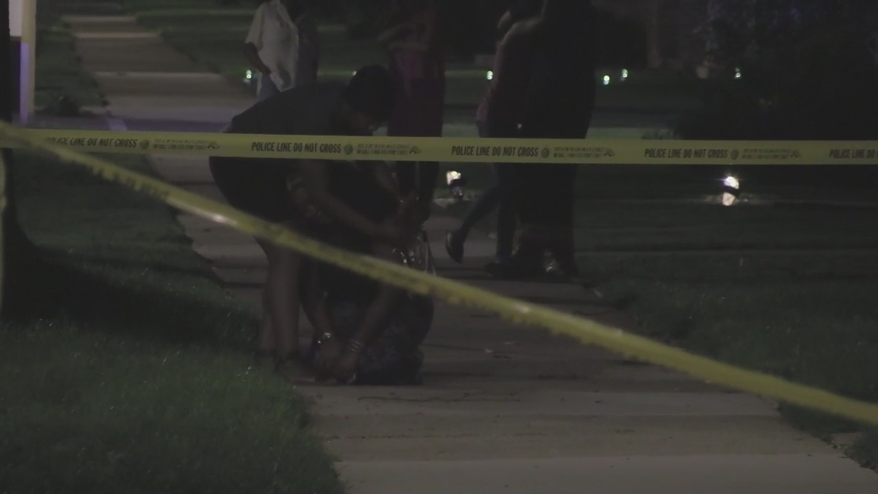 Shootings claim lives of Chicago teens, community calls for end to violence