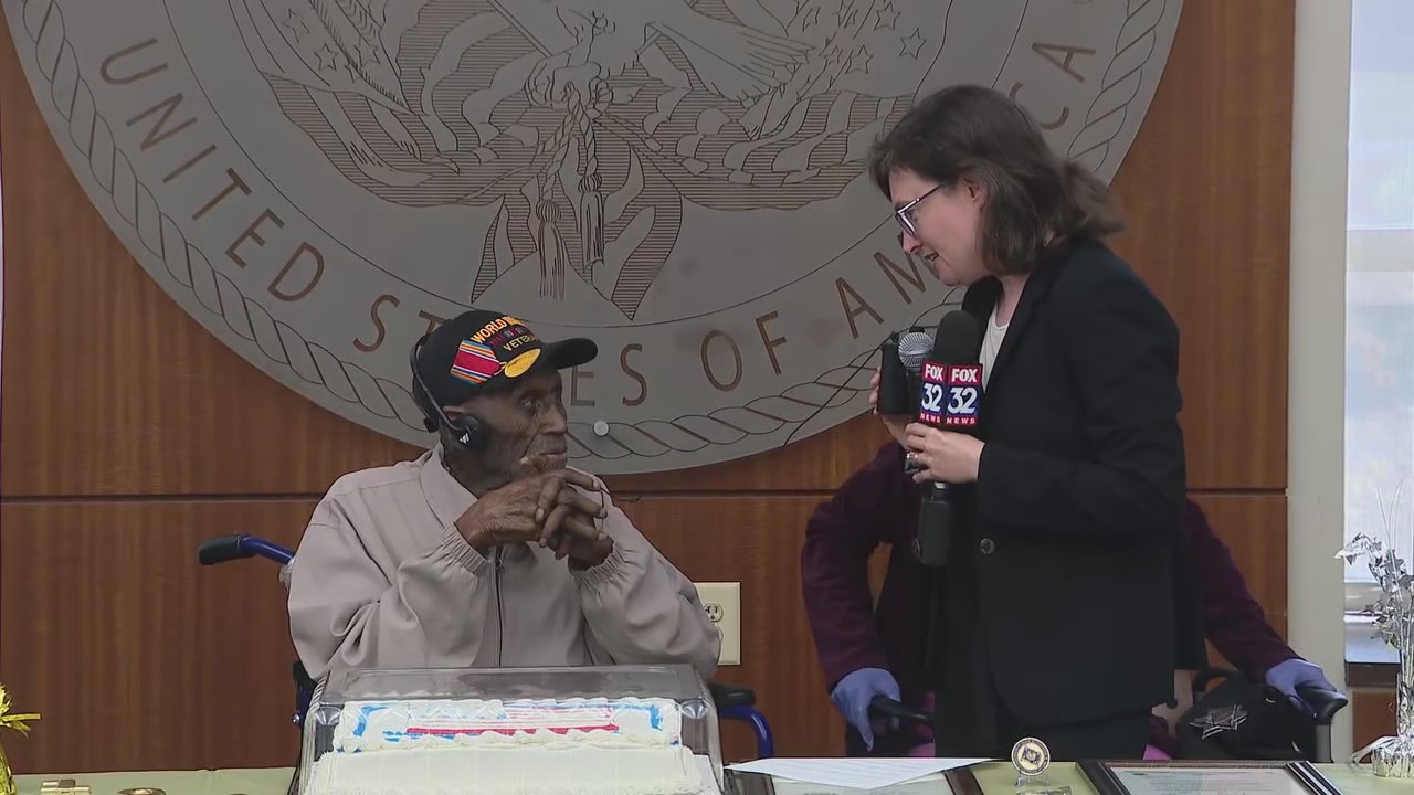 WWII veteran honored on his 104th birthday in Chicago