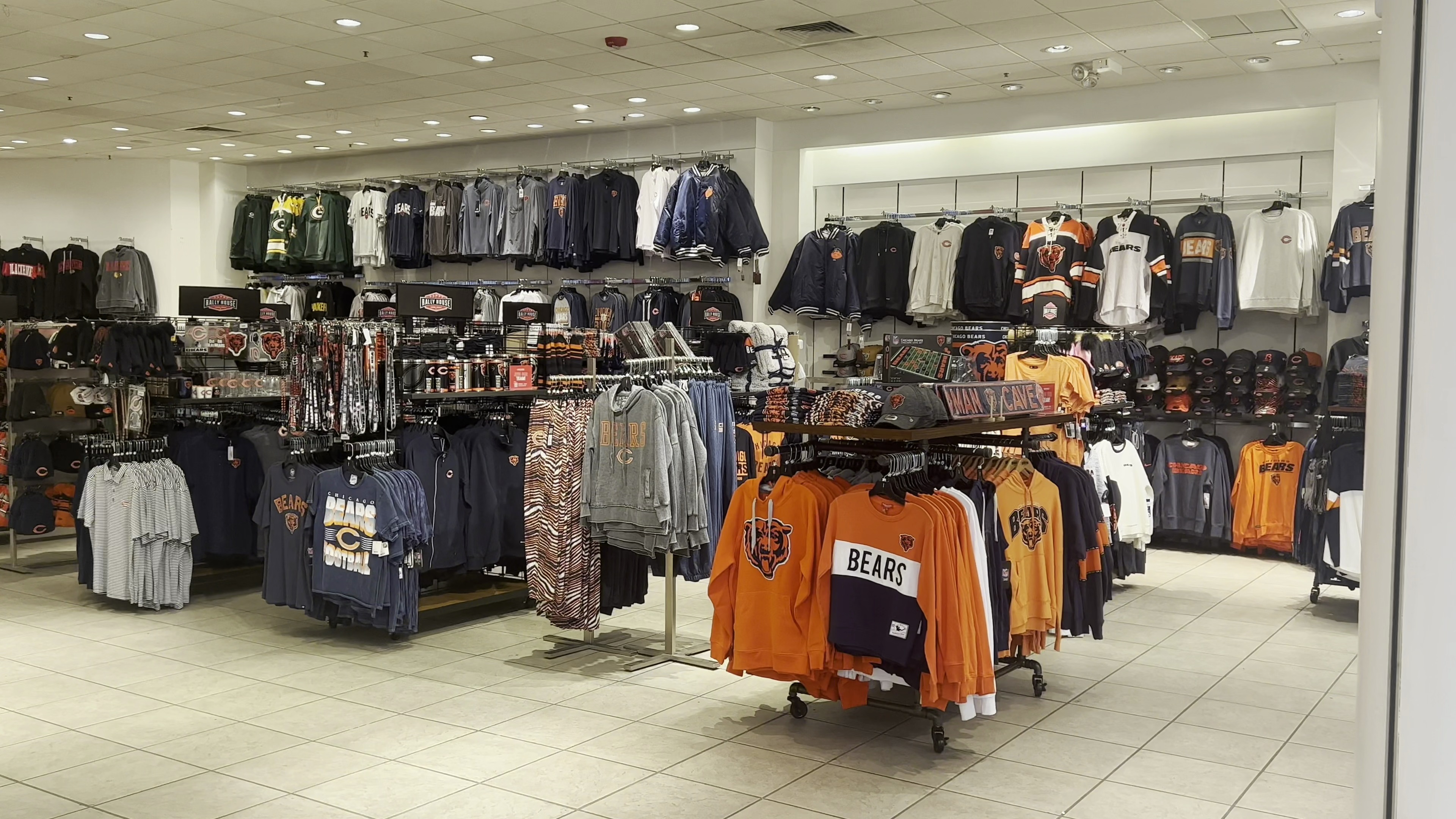 Fox Valley Mall welcomes 8 new stores