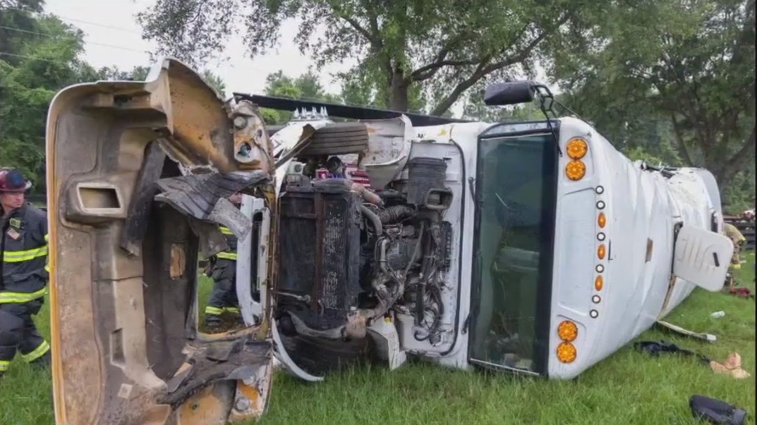 8 farmworkers killed in bus crash | FOX 13 Tampa Bay