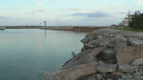 Teen in critical condition after jumping into Lake Michigan, not resurfacing