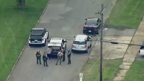 Robbery at AT&T store leads to police standoff in Markham