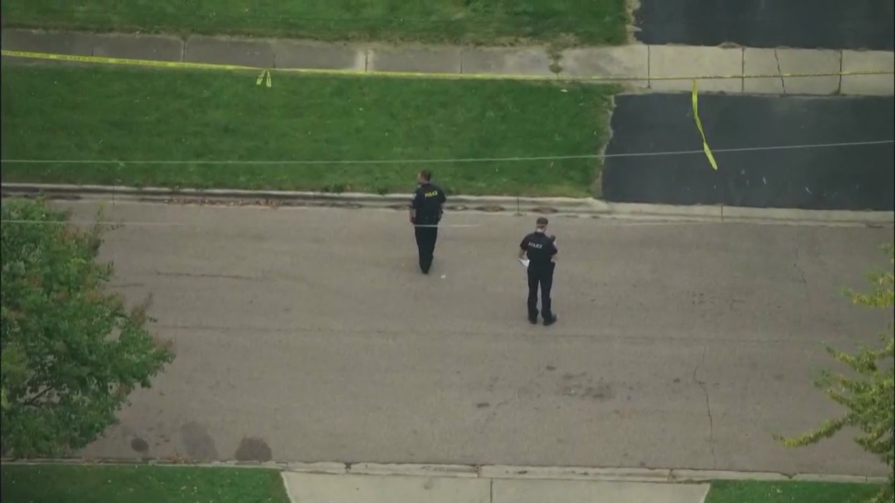 Man fatally shot in Aurora backyard