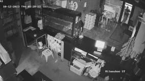 Burglar shatters front door at Logan Square caf?