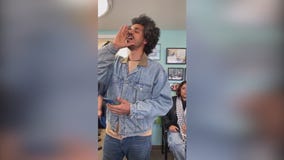 Pro-Palestinian activists stage sit-in at Congresswoman Jan Schakowsky's office